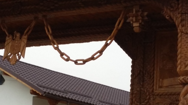 More wooden chains adorn the fancy gates.